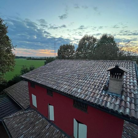 Tenuta Ferrari Cortile Exterior foto
